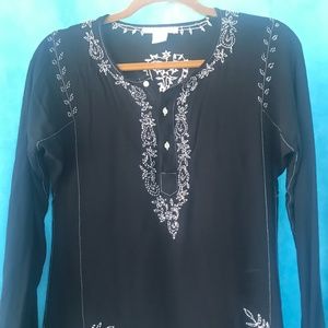 Black and White xsmall Black Chiffon like blouse